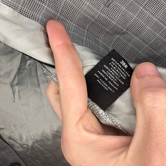 Men's Express Gray Plaid Blazer Size 38R - Picture 3 of 4